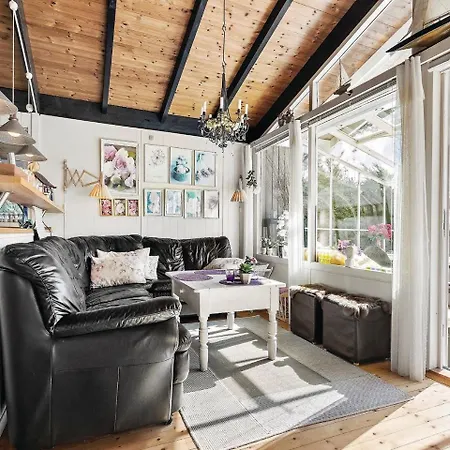 Two-bedroom Holiday In Prasto