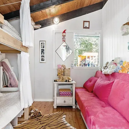 Two-bedroom Holiday In Prasto *