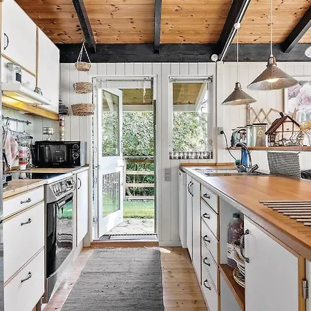 Two-bedroom Holiday In Prasto *