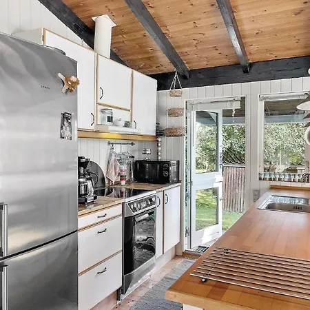 Two-bedroom Holiday In Prasto *